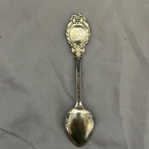 Set of 3 Cameo Silver Plated Souvenir Collector Spoons - Picture 11 of 12